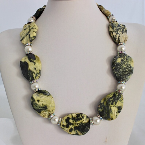 Yellow Lime Green Turquoise Flat Stone Statement Necklace Beaded Lime Stone Pear - Picture 4 of 4